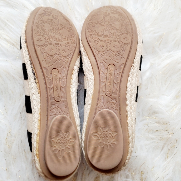 Kim Rogers black & tan striped slip-on flats - Picture 5 of 7